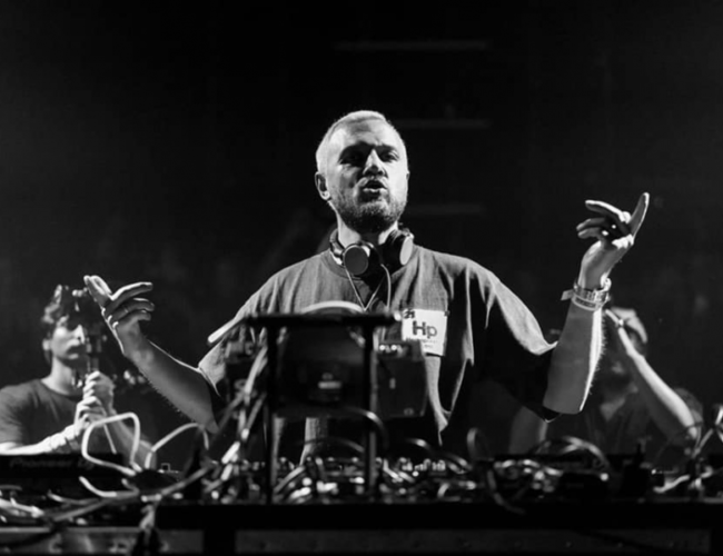 Chris Lake assina remix para Swedish House Mafia, Moth To A Flame