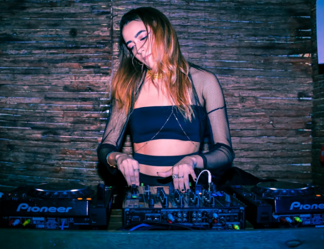 NYELLA: primeira DJ e produtora mulher a lançar solo na gravadora do Alok