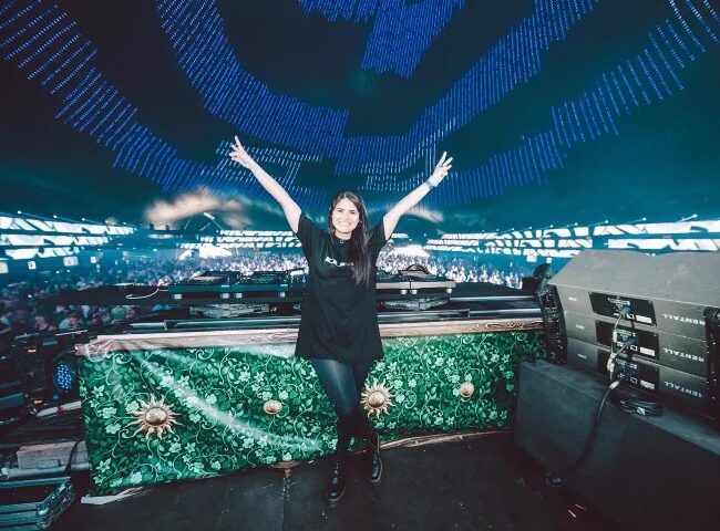 Prestes a estrear no Mainstage do Tomorrowland belga, ANNA lança rework de “Pulverturm”, por label de Charlotte de Witte