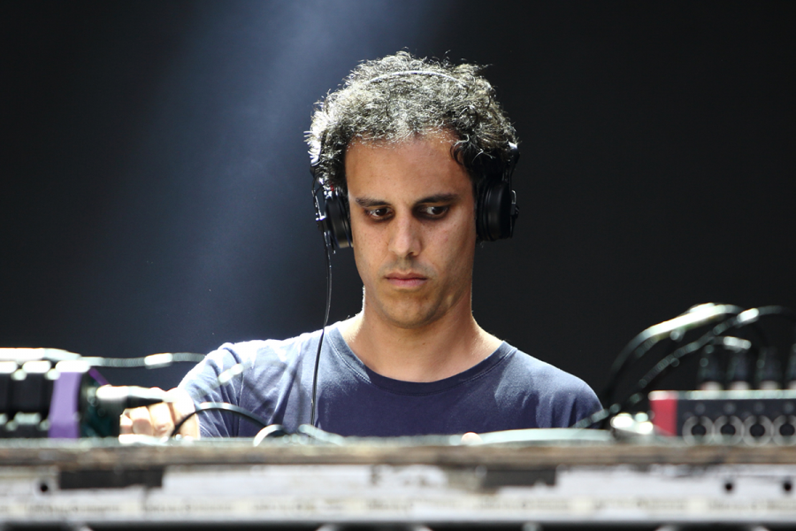 Four Tet acusa ex gravadora de remover três álbuns de serviços de streaming