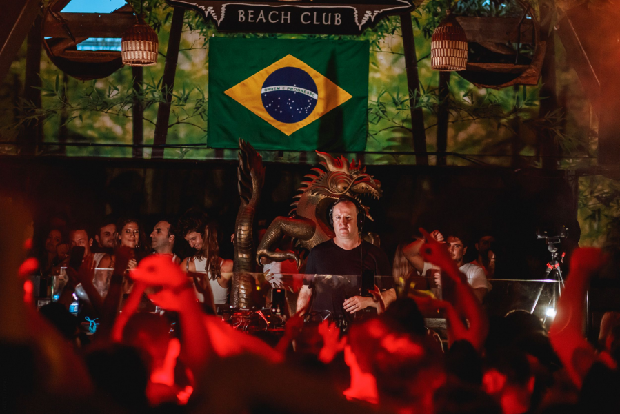 Review: Sasha em long set voltado para os fãs Warung Beach Club